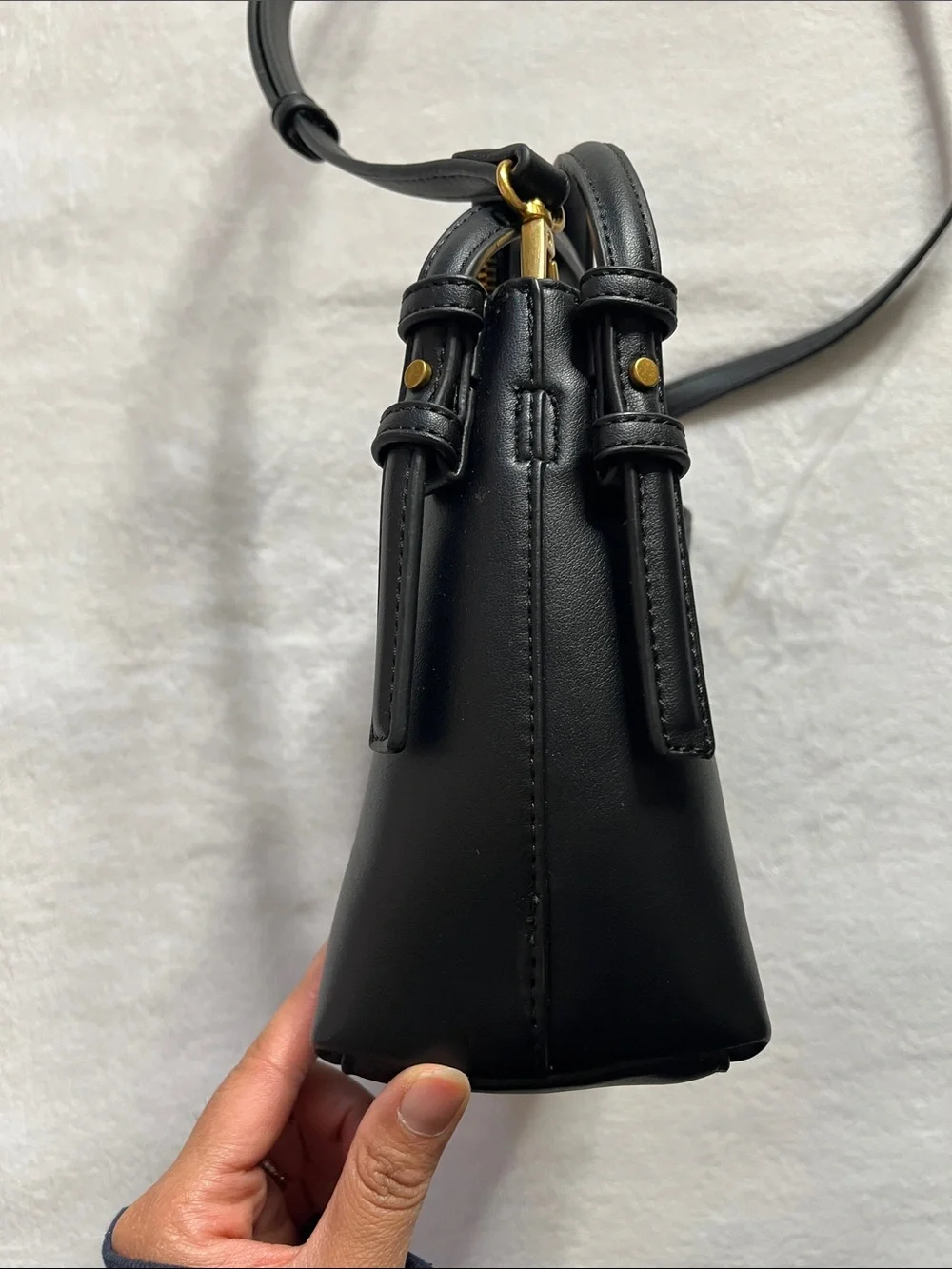 Zara Black Mini bucket bag with V stitch design - Picture 5 of 9